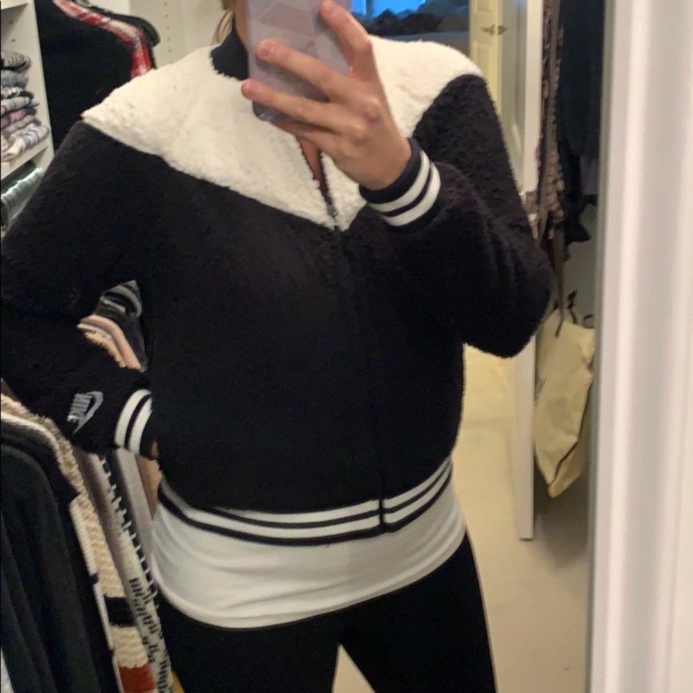 Nike sherpra bomber